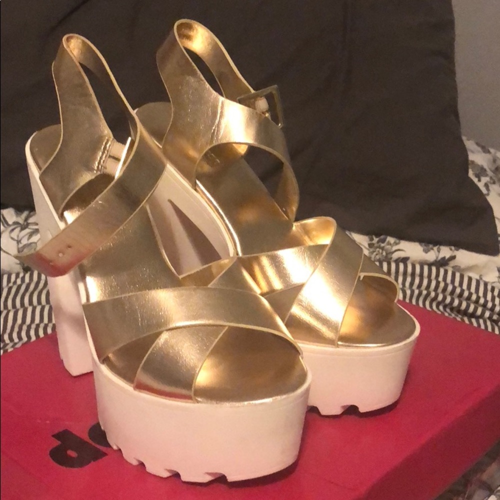 Dollhouse metallic gold high heels